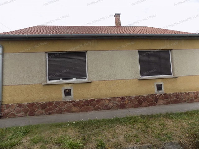 Eladó családi ház, Kaposváron 46 M Ft, 3 szobás