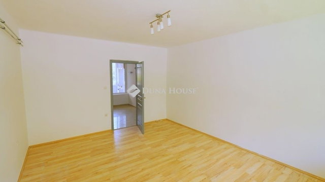 Eladó téglalakás, Zalaegerszegen 39.99 M Ft, 2 szobás