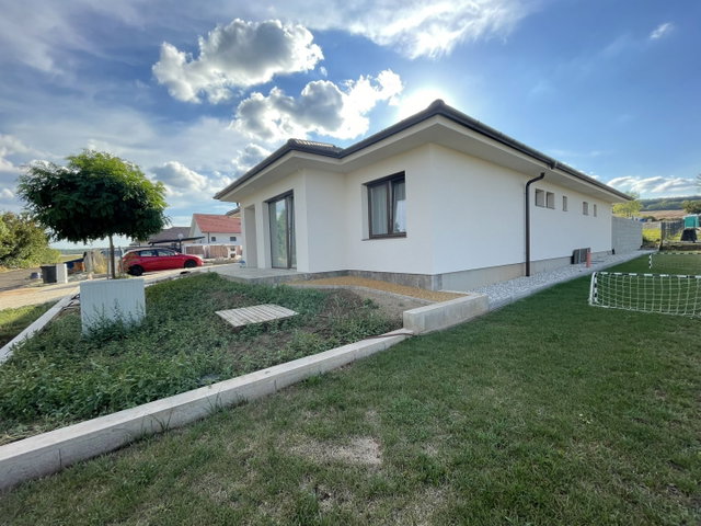 Eladó családi ház, Litéren 179 M Ft, 4 szobás
