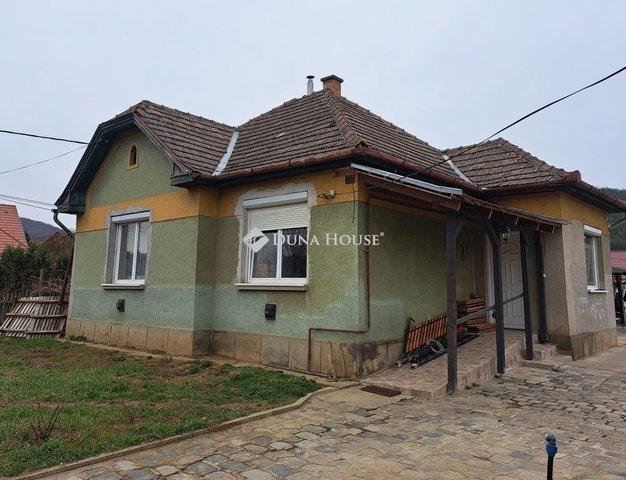 Eladó családi ház, Pencen 59.9 M Ft, 4 szobás