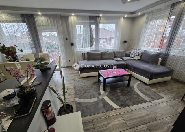 Eladó családi ház, Pécelen 89.9 M Ft, 4 szobás