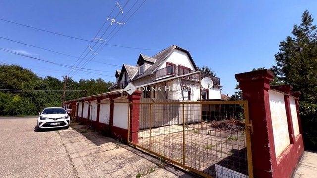 Eladó családi ház, Tiszafüreden, Eper utcában 95 M Ft, 9 szobás