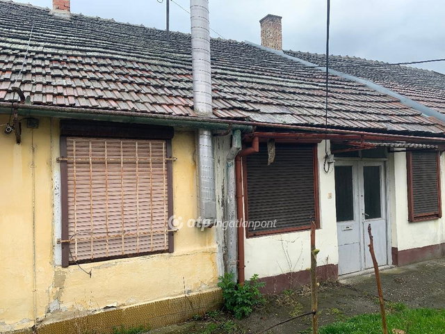 Eladó téglalakás, Újszászon 5.9 M Ft, 1+1 szobás