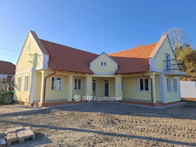 Eladó családi ház, Rácalmáson 150 M Ft, 4 szobás