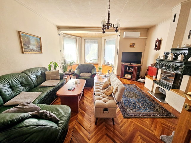 Eladó családi ház, Győrött 114.9 M Ft, 5 szobás