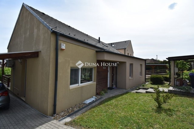 Eladó ikerház, Gödöllőn 135 M Ft, 4 szobás