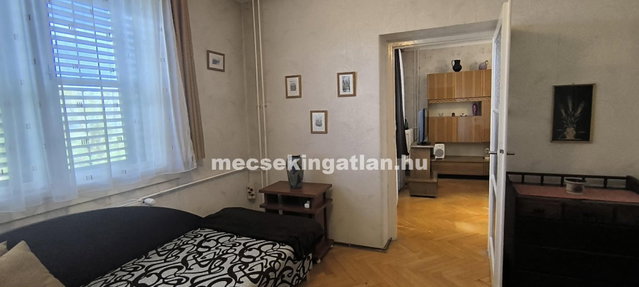 Kiadó téglalakás, albérlet, Pécsett 150 E Ft / hó, 1+1 szobás