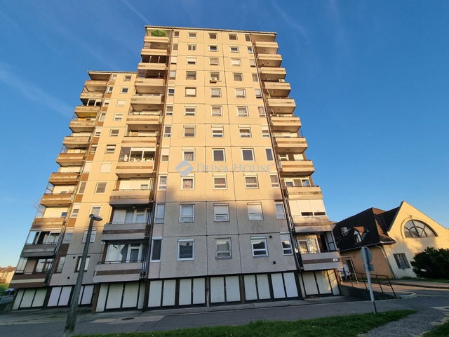 Eladó panellakás, Keszthelyen, Vásár téren 45 M Ft, 3 szobás