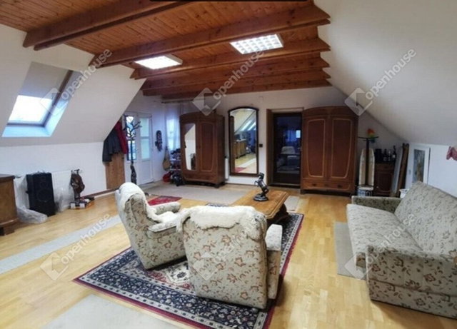 Eladó családi ház, Tatán 108 M Ft, 2 szobás