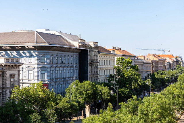 Eladó téglalakás, Budapesten, VI. kerületben, Andrássy úton