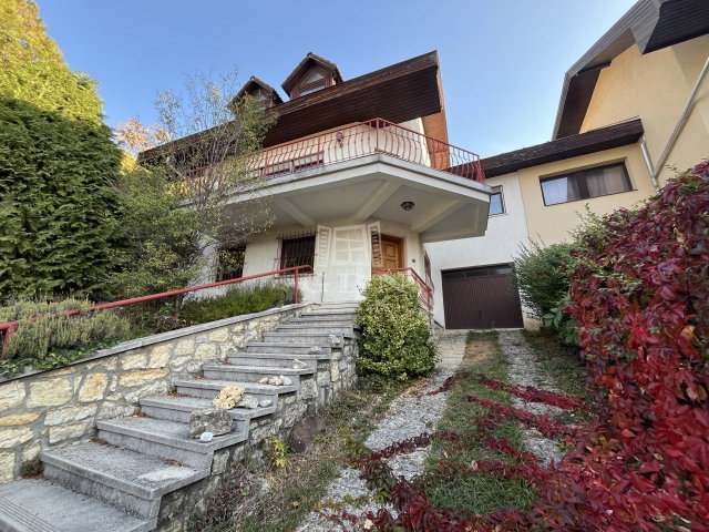 Eladó családi ház, Veszprémben 119 M Ft, 6+1 szobás