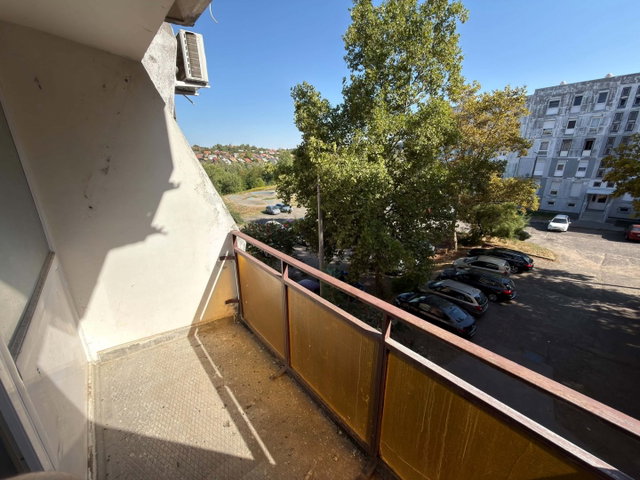 Eladó panellakás, Komlón, Nagyszántó utcában 19.9 M Ft