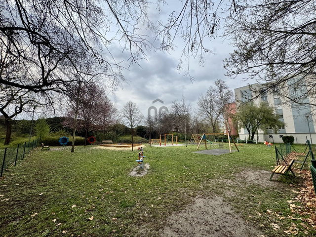 Eladó panellakás, Győrött 45 M Ft, 2 szobás