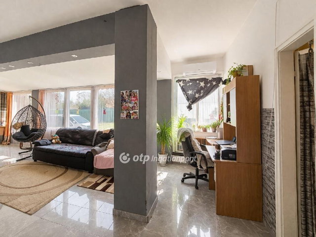 Eladó családi ház, Kunszentmiklóson 78.9 M Ft, 5 szobás