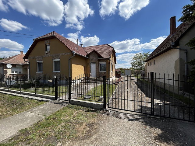 Eladó családi ház, Jászkisérén 40 M Ft, 3 szobás