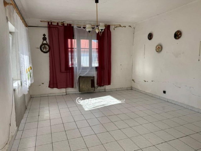 Eladó családi ház, Pázmándon 39.99 M Ft, 2+1 szobás