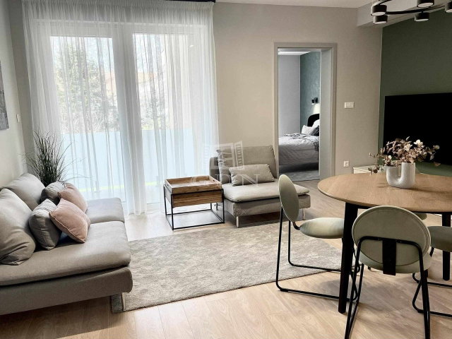 Kiadó téglalakás, albérlet, Szegeden 280 E Ft / hó, 3 szobás