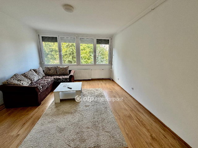 Eladó panellakás, Salgótarjánban 21.5 M Ft, 1+2 szobás