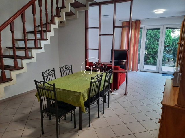 Kiadó ikerház, albérlet, Szegeden, Szentháromság utcában