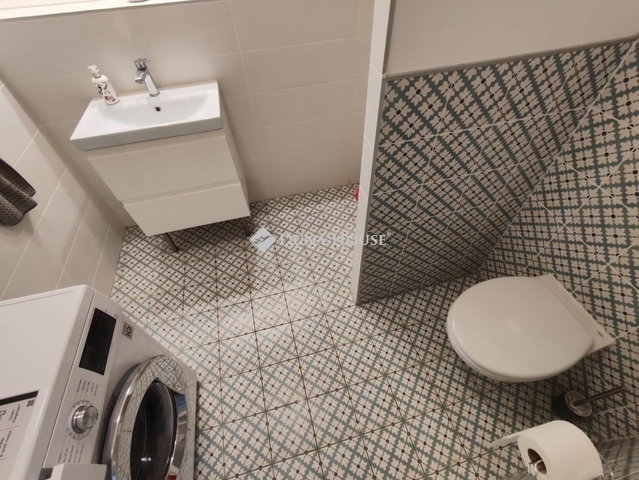 Eladó nyaraló, Velencén 55 M Ft, 3 szobás / költözzbe.hu