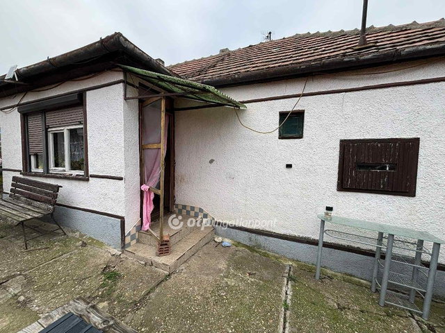 Eladó családi ház, Legyesbényén 6.5 M Ft, 2 szobás