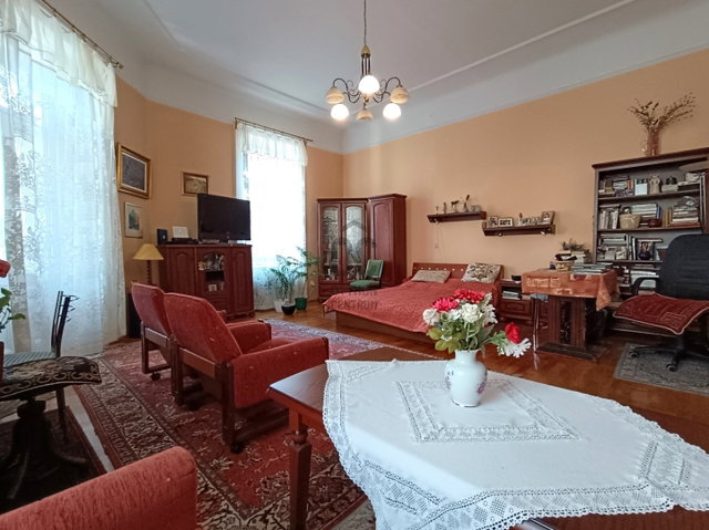 Eladó téglalakás, Debrecenben 100 M Ft, 3 szobás