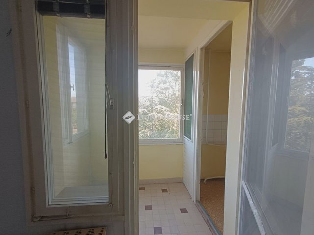 Eladó téglalakás, Szegeden 56 M Ft, 2 szobás