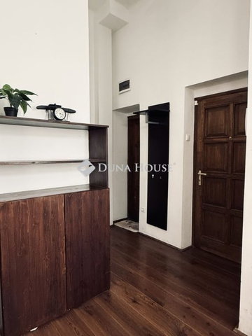 Eladó téglalakás, Budapesten, V. kerületben 93 M Ft, 2 szobás