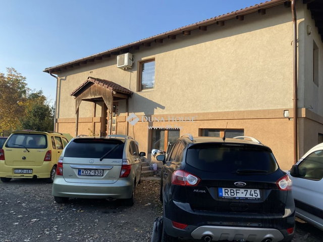 Eladó családi ház, Százhalombattán 150 M Ft, 5 szobás