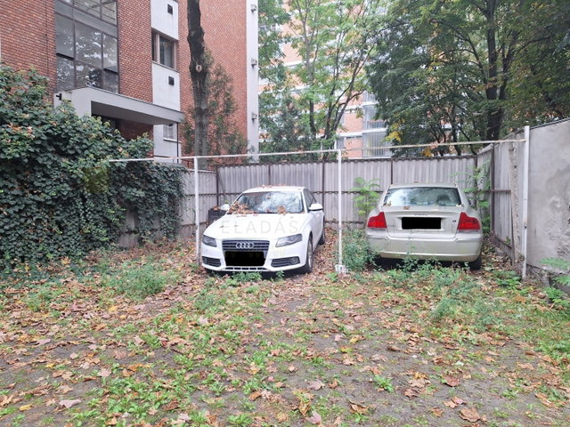 Kiadó garázs, Szegeden, Batthyány utcában 14 E Ft / hó