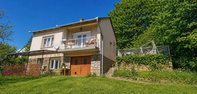 Eladó nyaraló, Badacsonytomajon 64.7 M Ft, 3 szobás