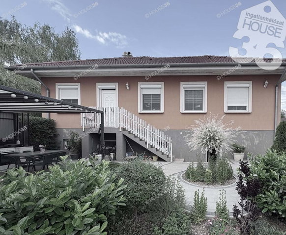 Eladó családi ház, Kunszálláson 87.99 M Ft, 4 szobás