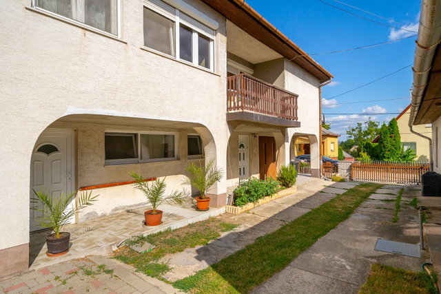 Eladó családi ház, Zsámbékon 100 M Ft, 1+3 szobás
