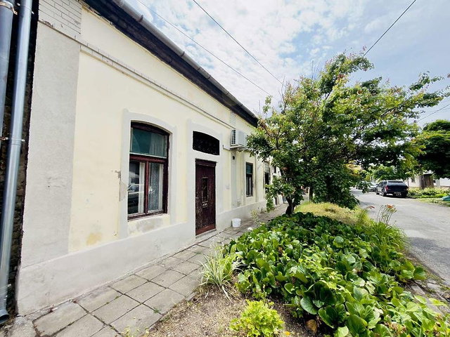 Eladó téglalakás, Vácon 32 M Ft, 1+1 szobás
