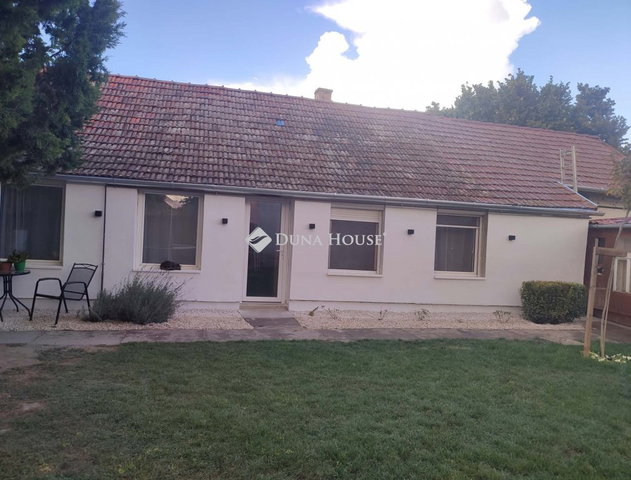 Eladó családi ház, Szegeden 63 M Ft, 4 szobás