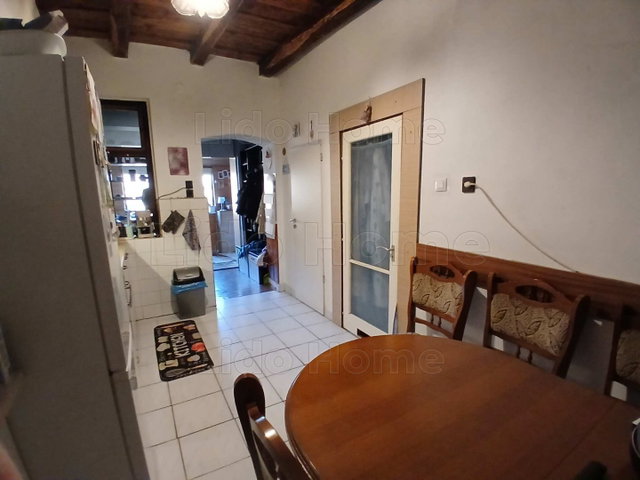 Eladó családi ház, Kajárpécen 33.9 M Ft, 4 szobás