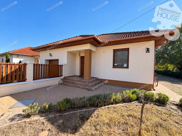 Eladó családi ház, Kecskeméten 161.9 M Ft, 4 szobás