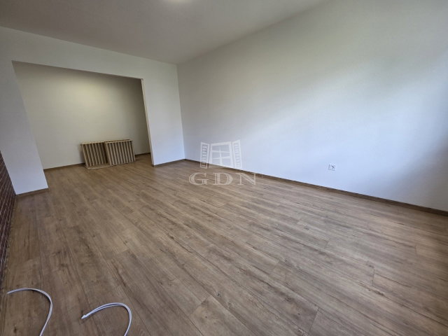 Eladó panellakás, Veszprémben 61.5 M Ft, 2+1 szobás