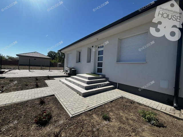 Eladó családi ház, Kecskeméten 117 M Ft, 5 szobás
