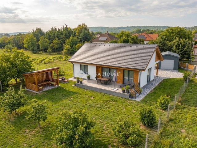 Eladó családi ház, Felcsúton 99.8 M Ft, 4 szobás