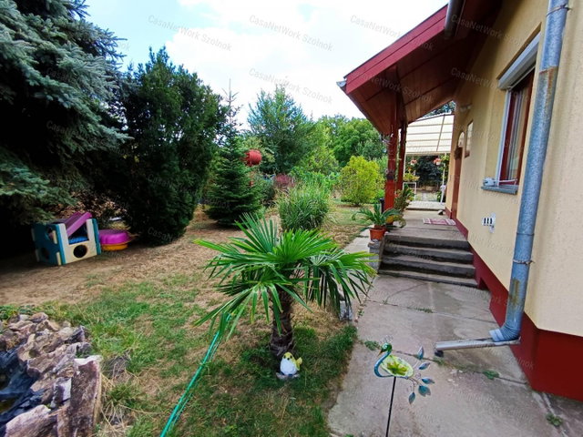 Eladó családi ház, Szolnokon 55.5 M Ft, 2 szobás