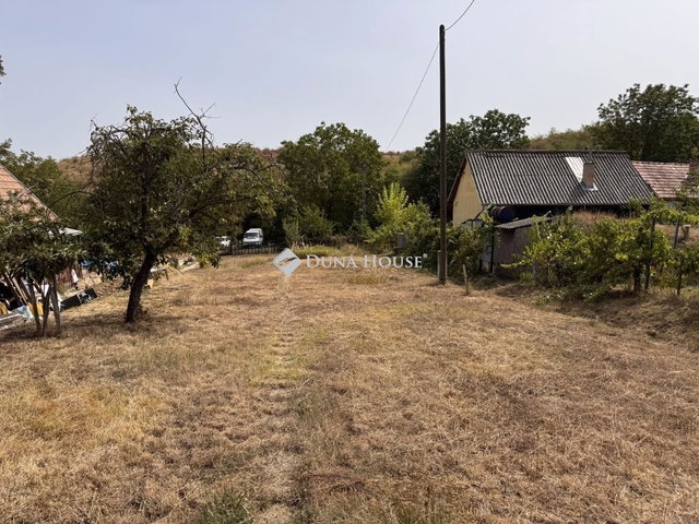 Eladó telek, Pécsett 12 M Ft / költözzbe.hu