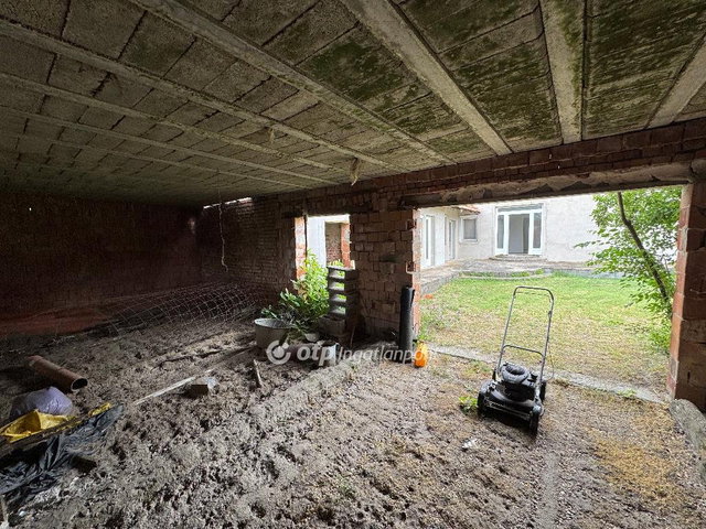 Eladó családi ház, Forráskúton 44 M Ft, 5 szobás