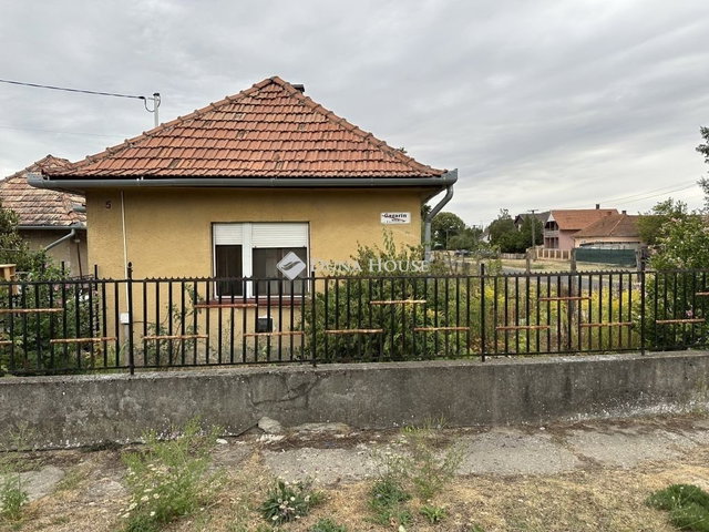 Eladó családi ház, Örkényen 24 M Ft, 3 szobás