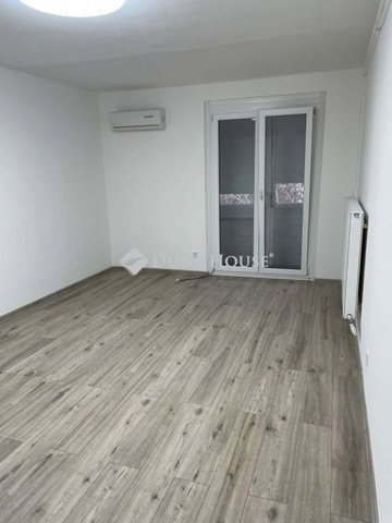Eladó panellakás, Pécsett 41.9 M Ft, 2 szobás