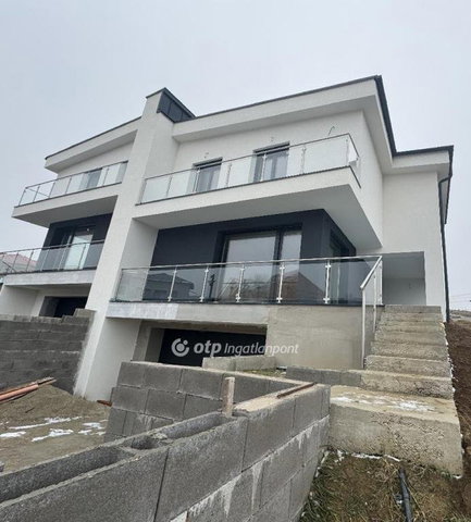 Eladó ikerház, Pécelen 153 M Ft, 5 szobás / költözzbe.hu