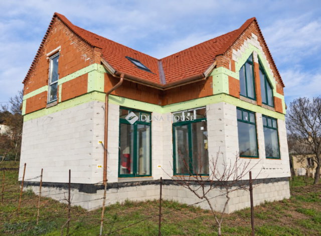 Eladó családi ház, Balatonalmádiban 181 M Ft, 4 szobás