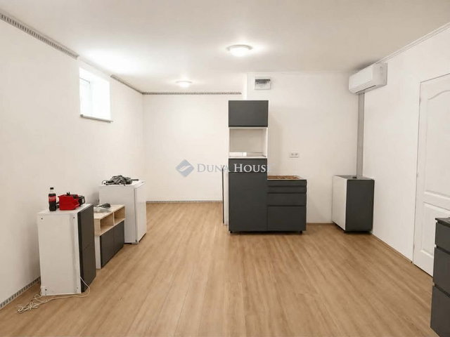 Eladó ipari ingatlan, Sopronban 21.5 M Ft, 1 szobás