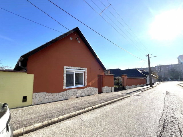 Eladó családi ház, Várpalotán, Csernyei utcában 64.9 M Ft