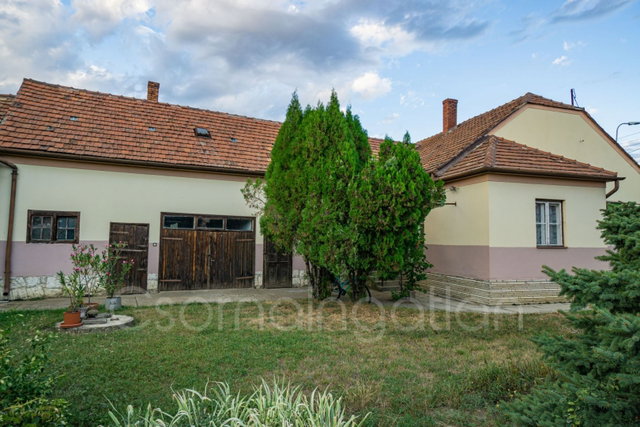 Eladó családi ház, Csornán 42 M Ft, 4 szobás